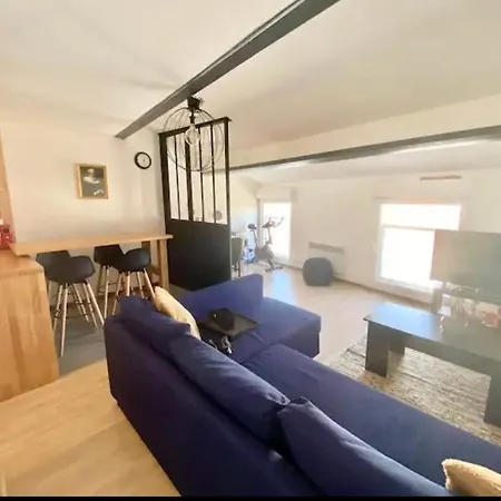 Apartment Centre *
